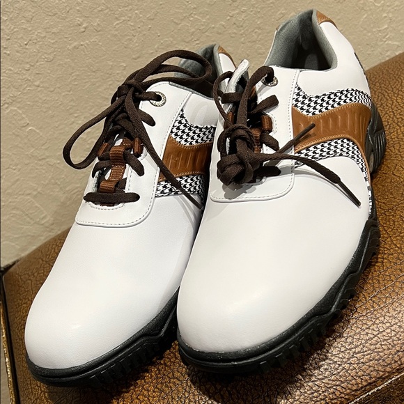 Brand New FootJoy Classic Contour Series Cat embroidered White & Brown Golf Shoe